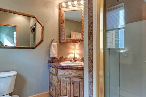 Western Lodge-style Home