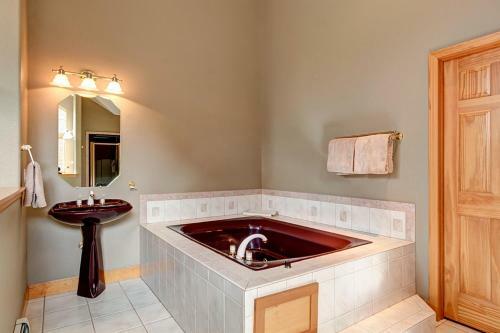 Western Lodge-style Home