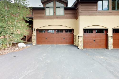 Water Dance Lakeside