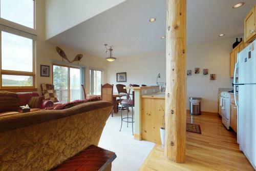 Water Dance Lakeside