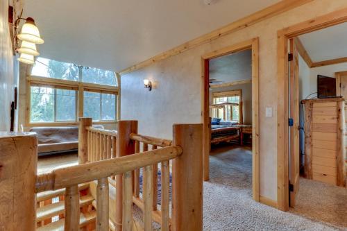 Lodge With Beach Access