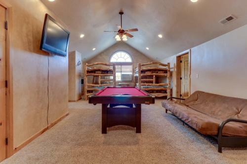 Lodge With Beach Access