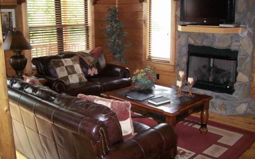 White Oak Lodge And Resort Three Bedroom Cabin #209