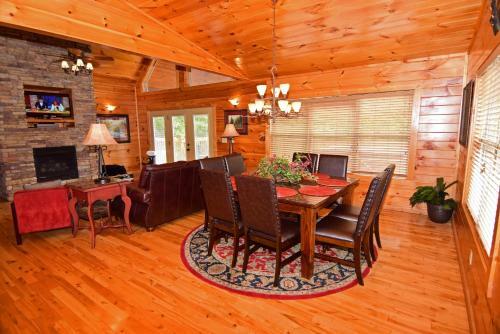 1715 Moonshine Hollow