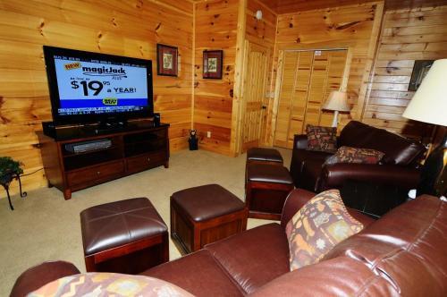 1715 Moonshine Hollow
