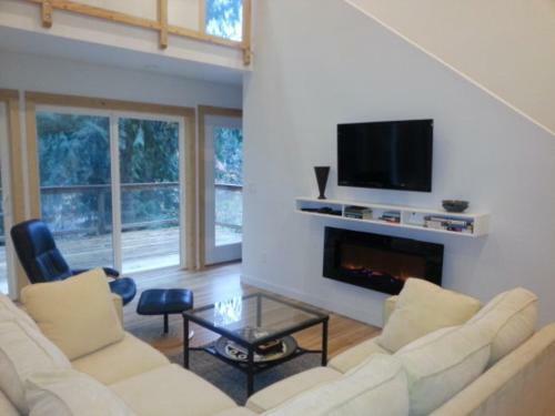 Two Bedroom Cabin - 58mbr