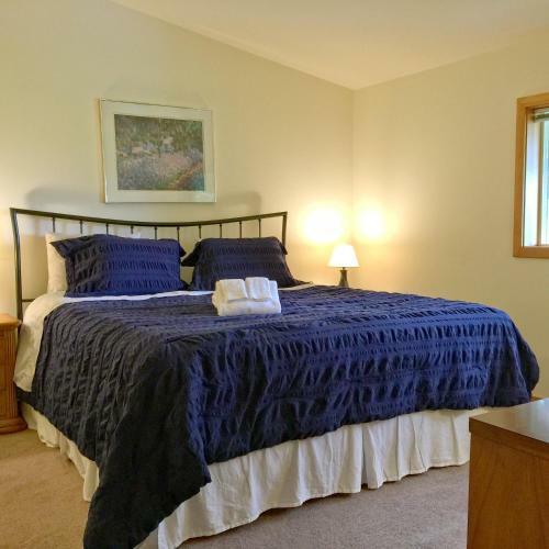 Three Bedroom Cabin - 70mbr