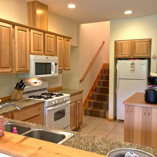 Three Bedroom Cabin - 70mbr