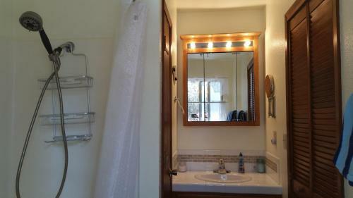 Lovely Mountain Lake Chalet By Yosemite: Equipped!