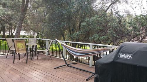 Lovely Mountain Lake Chalet By Yosemite: Equipped!