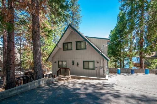 Lakefront Cabin (01/440)