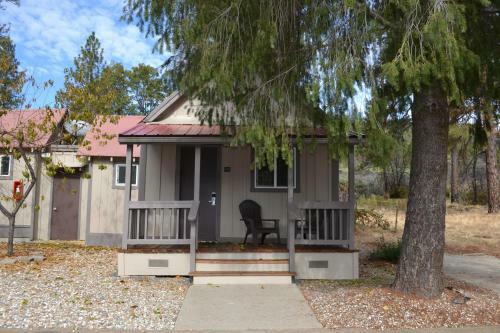 Buck Meadows Lodge