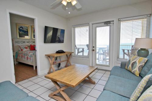 Boardwalk 582 Apartment