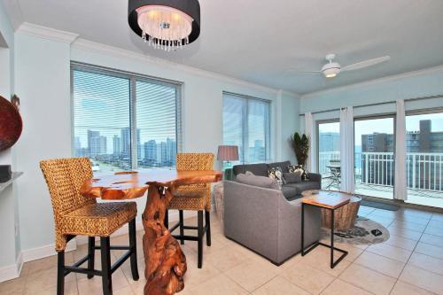 Crystal Tower 701 Apartment