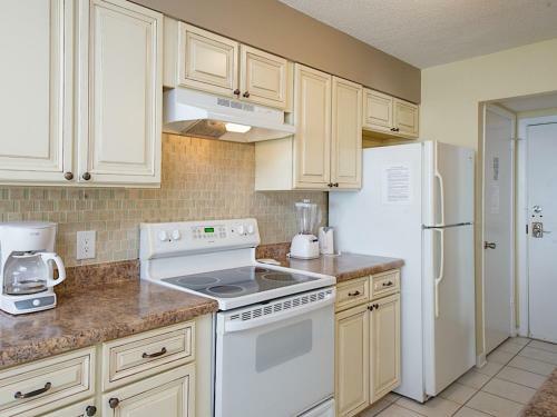 Apartamento 421 East Beach Blvd Condo Unit 550