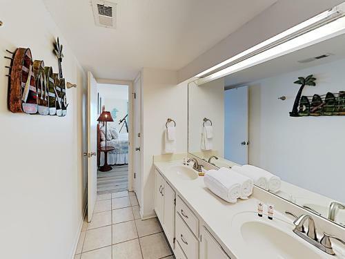 Apartamento 327 E Beach Blvd Condo Unit 5b