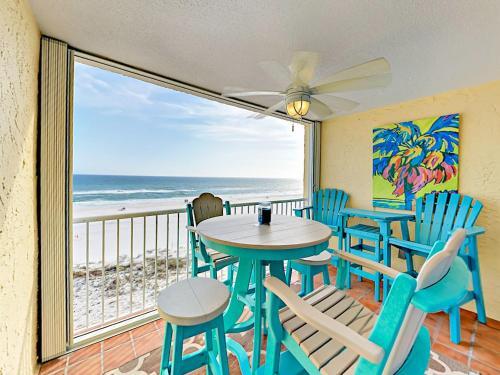 Apartamento 327 E Beach Blvd Condo Unit 5b