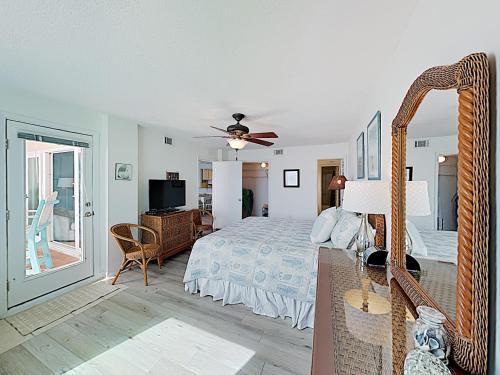 Apartamento 327 E Beach Blvd Condo Unit 5b
