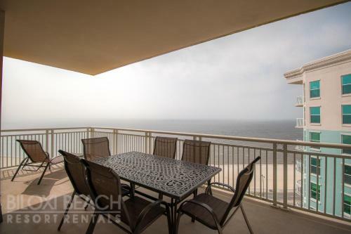 Legacy I 1306 Penthouse - Three Bedroom Apartment