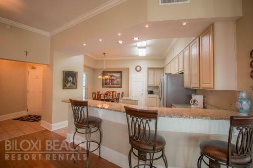 Legacy I 1306 Penthouse - Three Bedroom Apartment