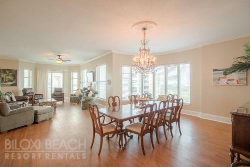 Legacy I 1306 Penthouse - Three Bedroom Apartment