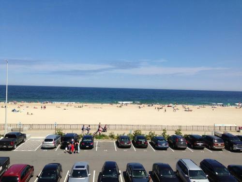 Ocean Front Condo In The Heart Of Hampton Beach