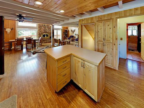 1634 Cedarbark Lane Cabin
