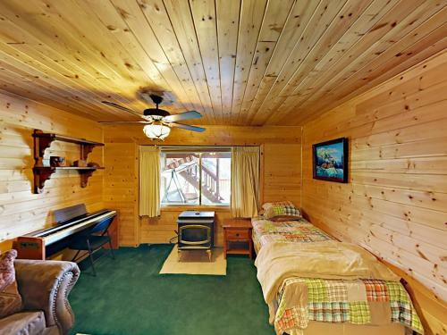 1634 Cedarbark Lane Cabin
