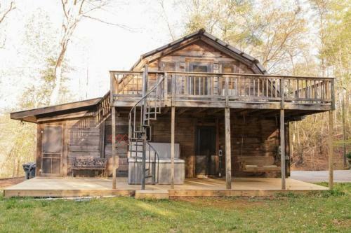 Hilltop Hideaway Cabin