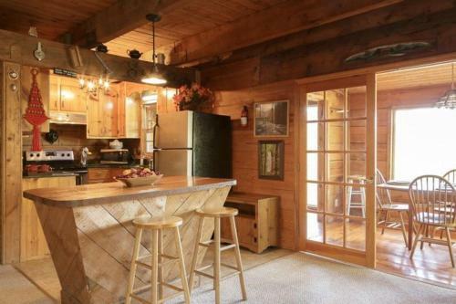Hilltop Hideaway Cabin