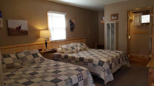 Trails End Cabins & Motel
