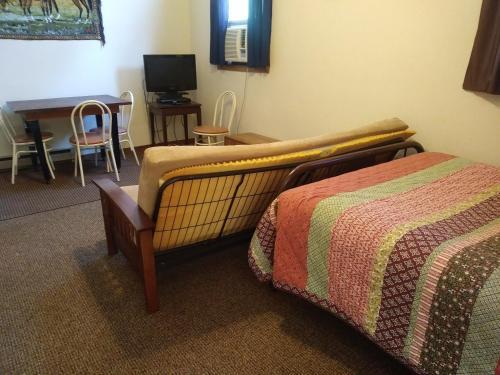 Motel Harney Camp Cabins
