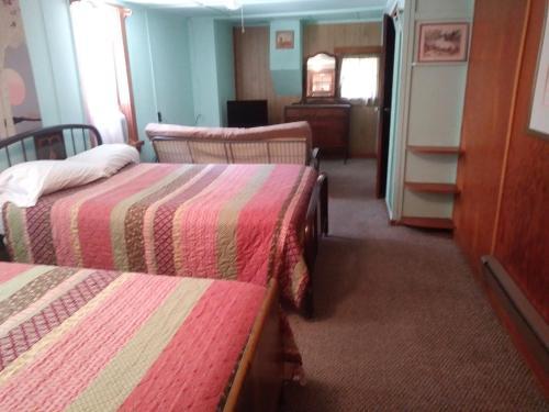 Motel Harney Camp Cabins