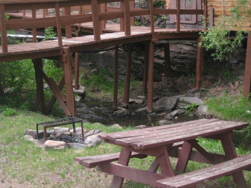 Motel Harney Camp Cabins