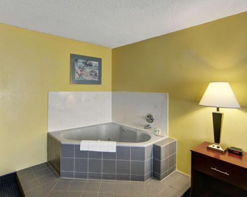 Hotel Quality Inn And Suites Grand Prairie