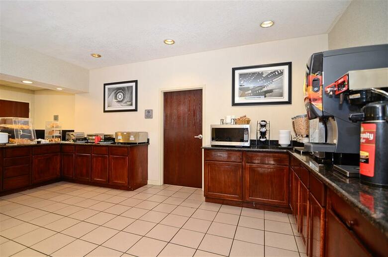 Hotel Quality Inn Airport I-240
