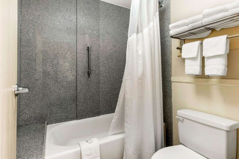 Hotel Quality Inn Airport I-240
