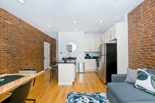 Boho-chic Three Bedroom Apartment Minutes To Nyc
