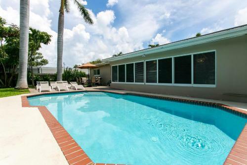 Luxury 4br Home Pool Best Location Minutes From Beach