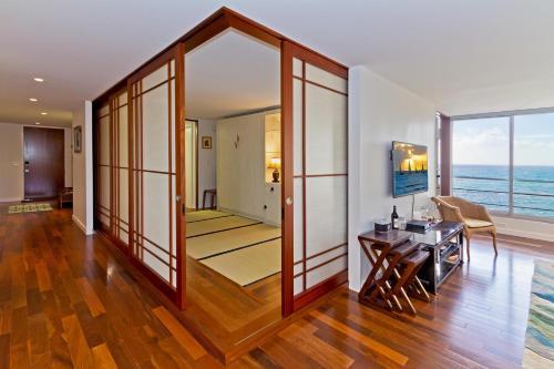 Executive Gold Coast Oceanfront Suite
