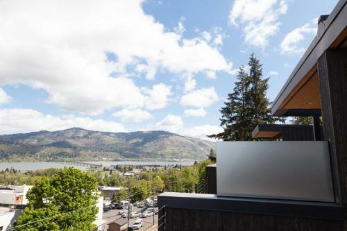 Aloft-river View-ac-5br/2.5ba