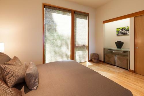 Aloft-river View-ac-5br/2.5ba