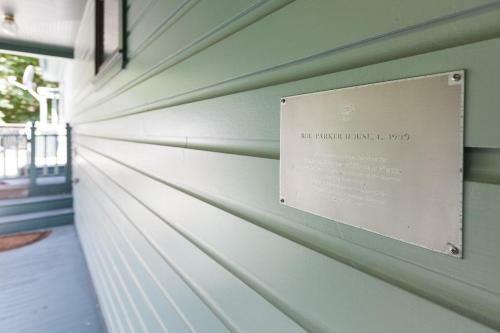 Roe-parker-river View-2br/1ba