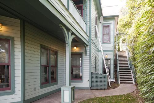 Roe-parker-river View-2br/1ba