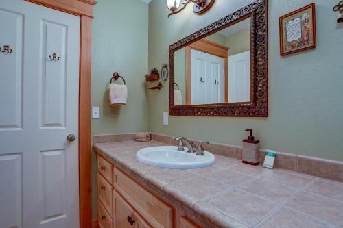 Wanderlust At Hood River