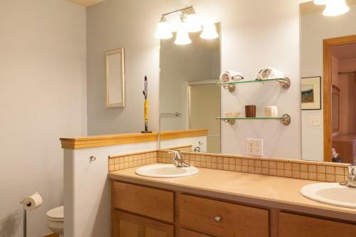 Adamsview-rvr/mtn Vws-3br/2b