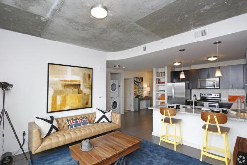 Aparthotel Luxury Rentals Toyota Center
