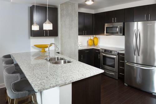 Aparthotel Luxury Rentals Toyota Center