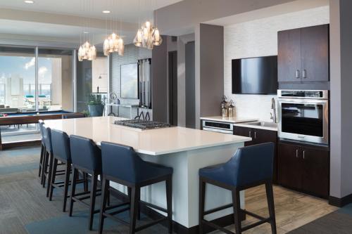 Aparthotel Luxury Rentals Toyota Center