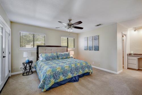 6107 Hudson Bend Rd Home